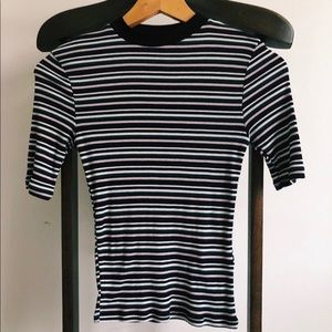 H&M XS teens shirt 🥀